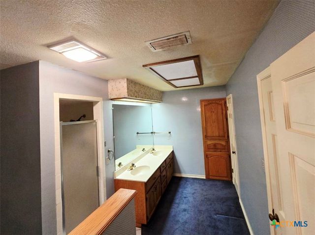 112 Country Lane, Seguin, TX 78155