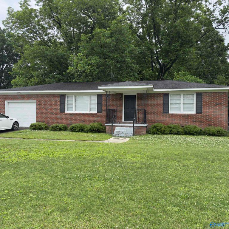 1806 Stevens Drive NE, Huntsville, AL 35801