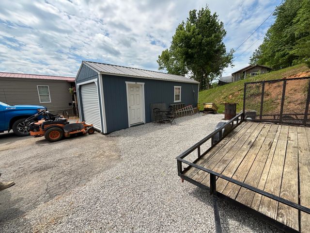 1445 State Highway 223, Flat Lick, KY 40935