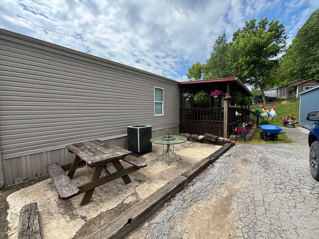 1445 State Highway 223, Flat Lick, KY 40935