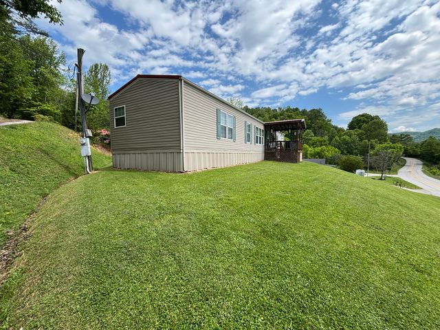 1445 State Highway 223, Flat Lick, KY 40935