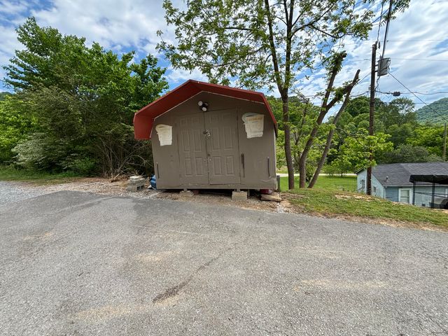 1445 State Highway 223, Flat Lick, KY 40935