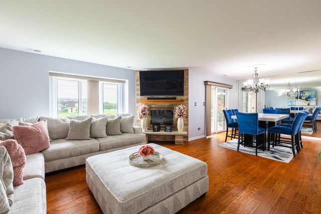 15700 Deerfield Court 2N, Orland Park, IL 60462