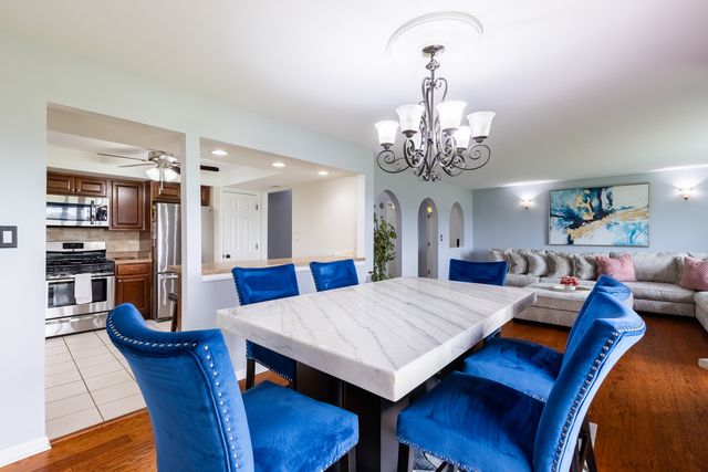 15700 Deerfield Court 2N, Orland Park, IL 60462