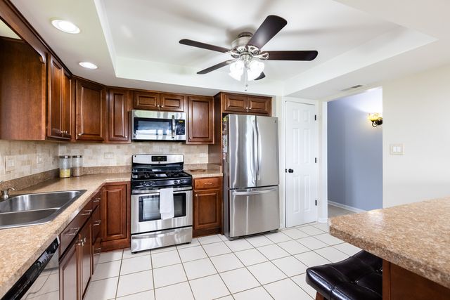 15700 Deerfield Court 2N, Orland Park, IL 60462