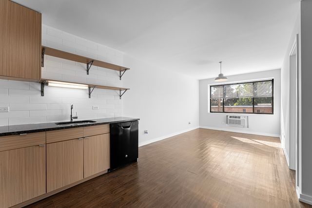 6134 N Kenmore Avenue 410, Chicago, IL 60660