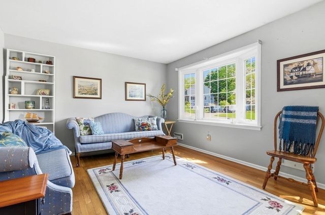 96 Sleepy Hollow Dr, Cumberland, RI 02864