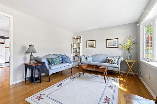 96 Sleepy Hollow Dr, Cumberland, RI 02864