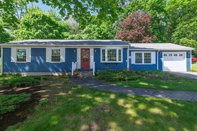 96 Sleepy Hollow Dr, Cumberland, RI 02864