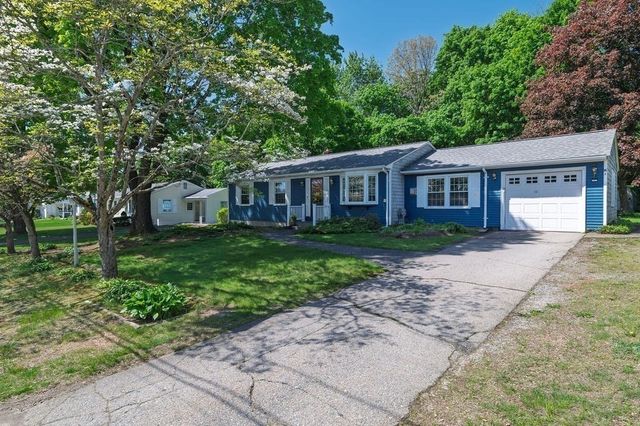 96 Sleepy Hollow Dr, Cumberland, RI 02864