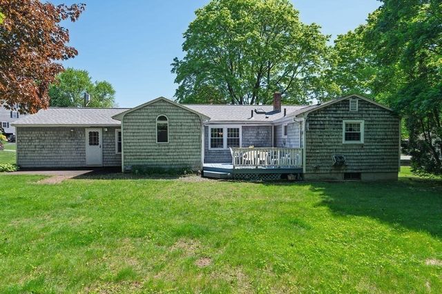 96 Sleepy Hollow Dr, Cumberland, RI 02864