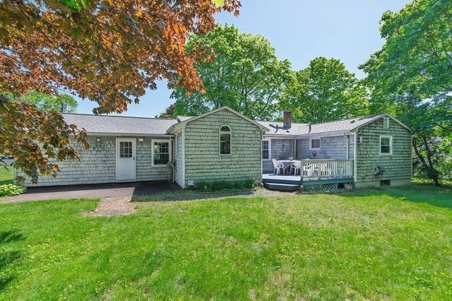 96 Sleepy Hollow Dr, Cumberland, RI 02864