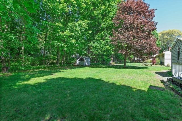 96 Sleepy Hollow Dr, Cumberland, RI 02864