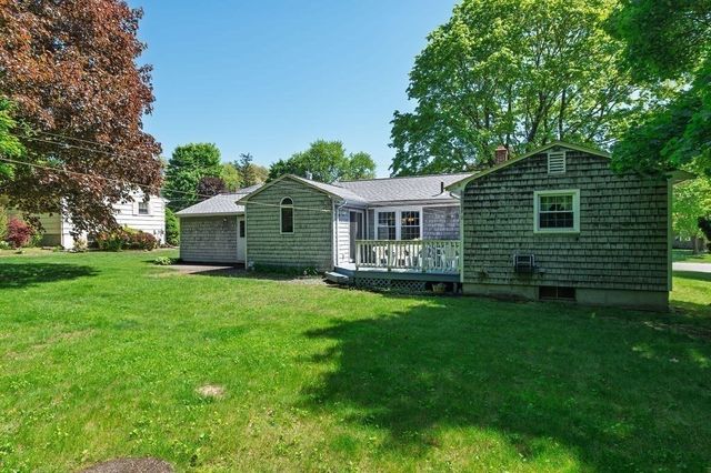 96 Sleepy Hollow Dr, Cumberland, RI 02864