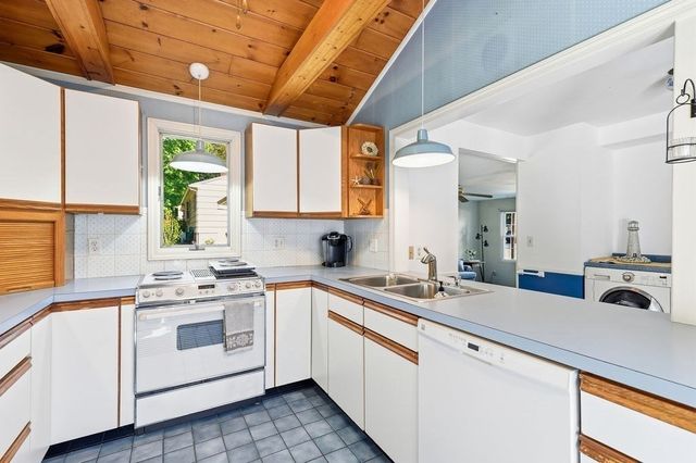 96 Sleepy Hollow Dr, Cumberland, RI 02864