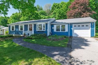 96 Sleepy Hollow Dr, Cumberland, RI 02864