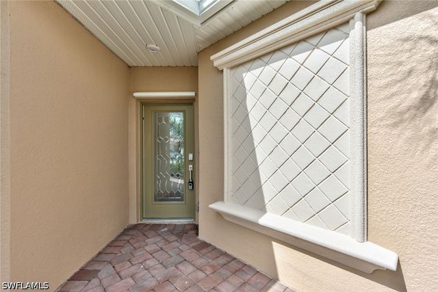 2591 vine AVE, Naples, FL 34120