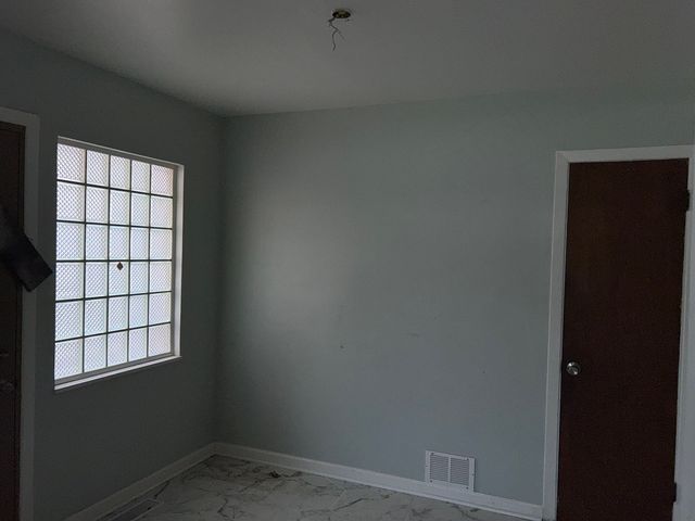 17111 Oakwood Avenue, Lansing, IL 60438