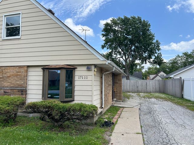 17111 Oakwood Avenue, Lansing, IL 60438