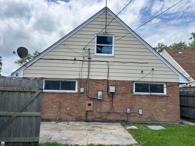 17111 Oakwood Avenue, Lansing, IL 60438
