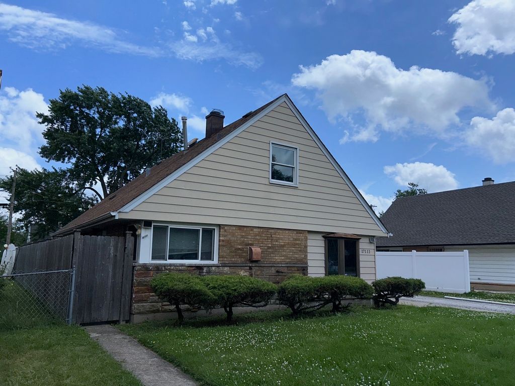 17111 Oakwood Avenue, Lansing, IL 60438