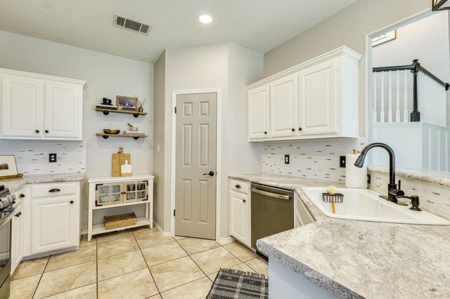 703 Ridge View DR, Leander, TX 78641