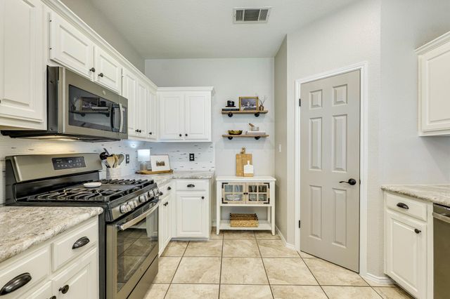 703 Ridge View DR, Leander, TX 78641