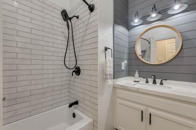 703 Ridge View DR, Leander, TX 78641