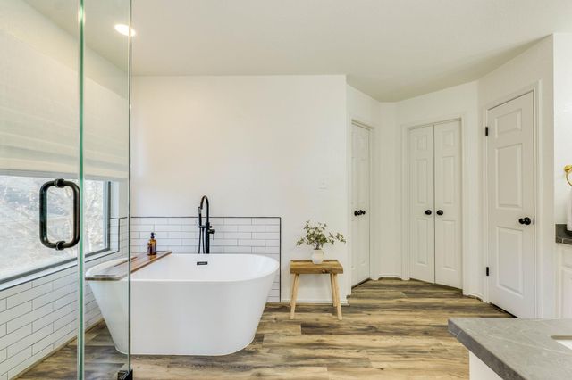 703 Ridge View DR, Leander, TX 78641