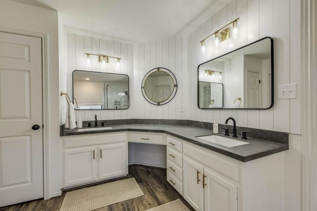 703 Ridge View DR, Leander, TX 78641