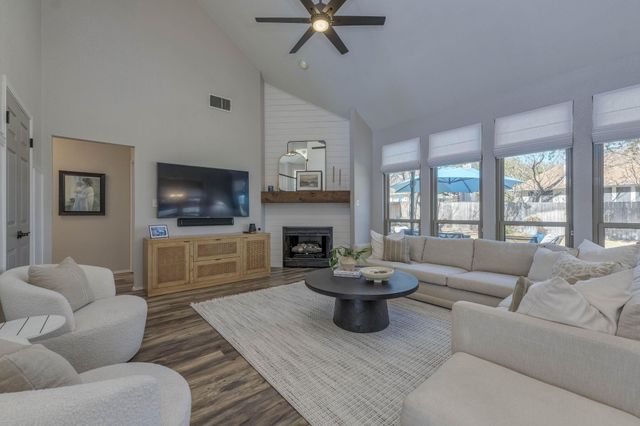 703 Ridge View DR, Leander, TX 78641