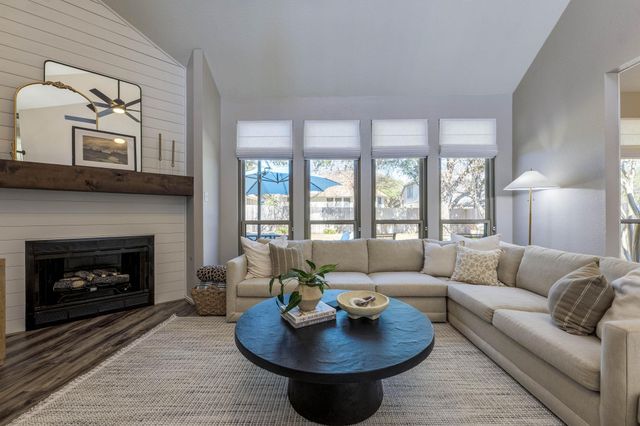 703 Ridge View DR, Leander, TX 78641