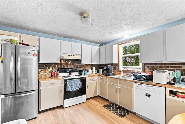 3 Harrison Ave, Lakeville, MA 02347