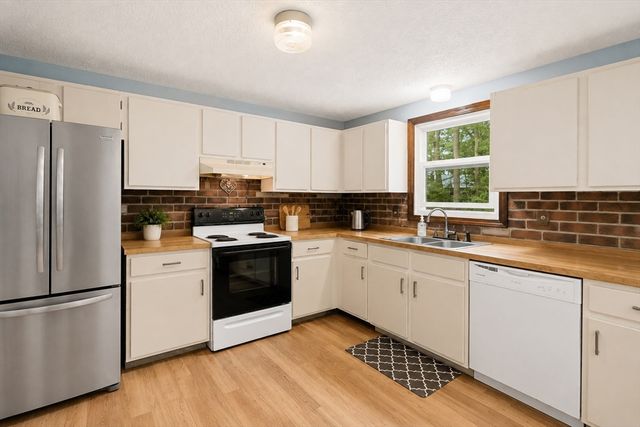 3 Harrison Ave, Lakeville, MA 02347