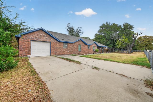 3001 Caddo Trail, Lake Worth, TX 76135