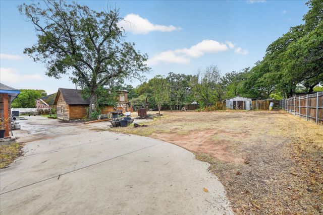 3001 Caddo Trail, Lake Worth, TX 76135