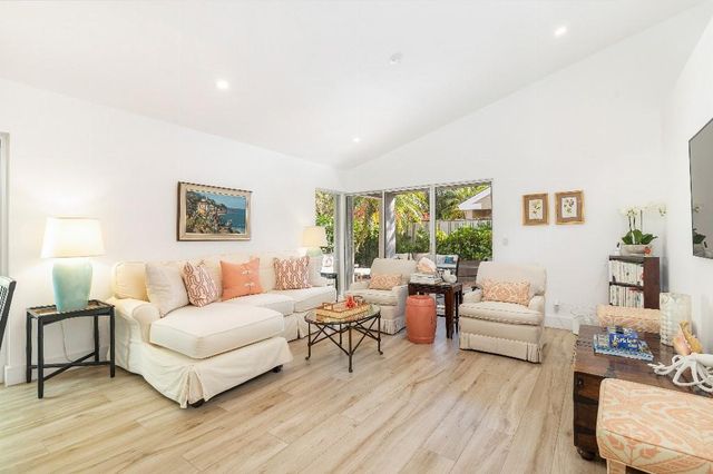 15 Commodore Pl, Palm Beach Gardens, FL 33418