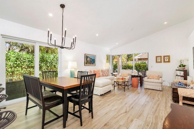 15 Commodore Pl, Palm Beach Gardens, FL 33418