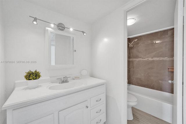 1351 NE Miami Gardens Dr 1604E, Miami, FL 33179