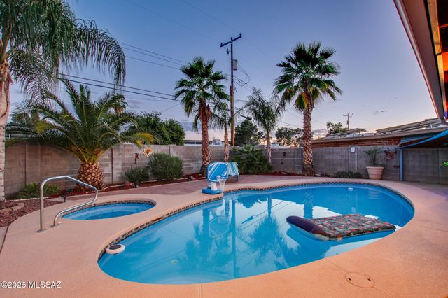 7050 E Calle Canis, Tucson, AZ 85710