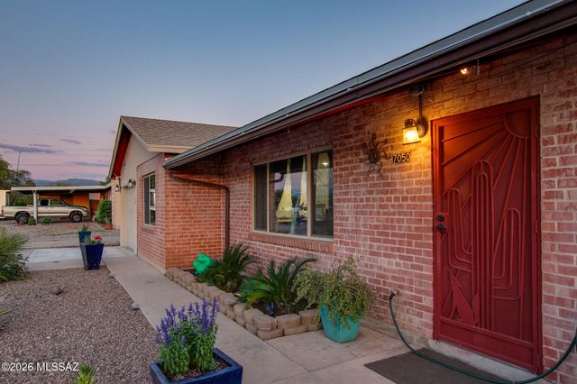 7050 E Calle Canis, Tucson, AZ 85710