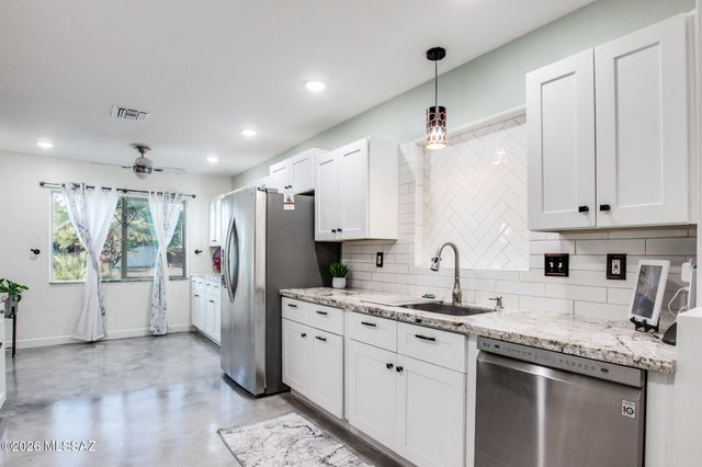 7050 E Calle Canis, Tucson, AZ 85710