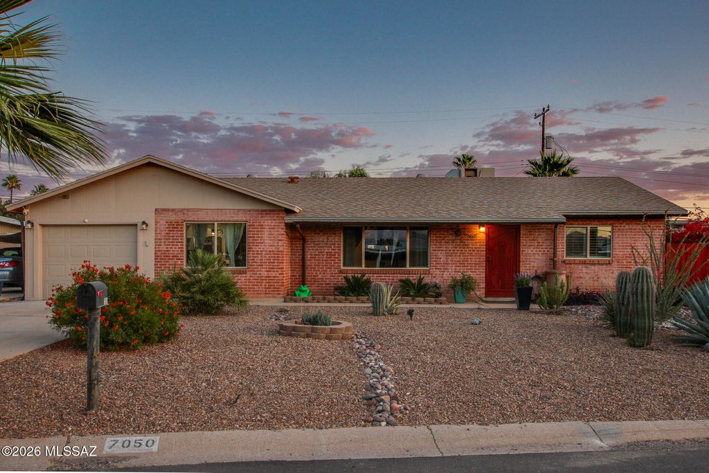 7050 E Calle Canis, Tucson, AZ 85710
