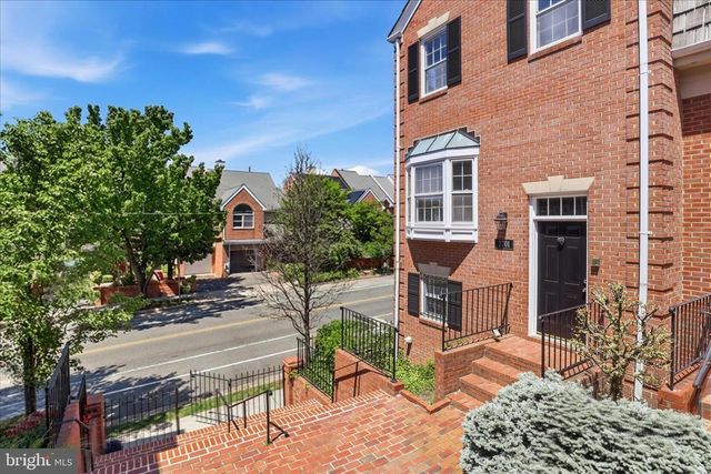 2701 FRANKLIN CT, Alexandria, VA 22302