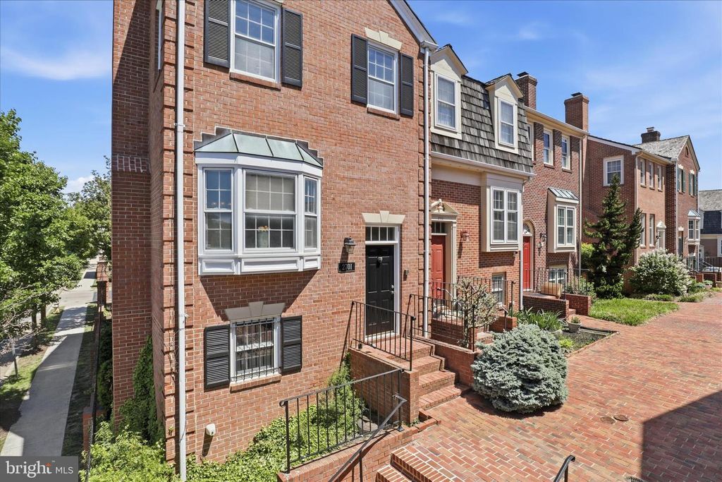 2701 FRANKLIN CT, Alexandria, VA 22302