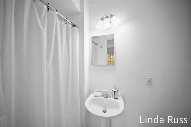 2440 E Collier Avenue SE, Grand Rapids, MI 49546
