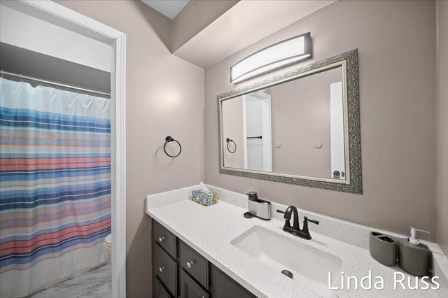 2440 E Collier Avenue SE, Grand Rapids, MI 49546
