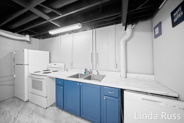 2440 E Collier Avenue SE, Grand Rapids, MI 49546