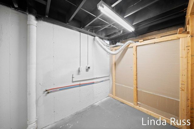 2440 E Collier Avenue SE, Grand Rapids, MI 49546