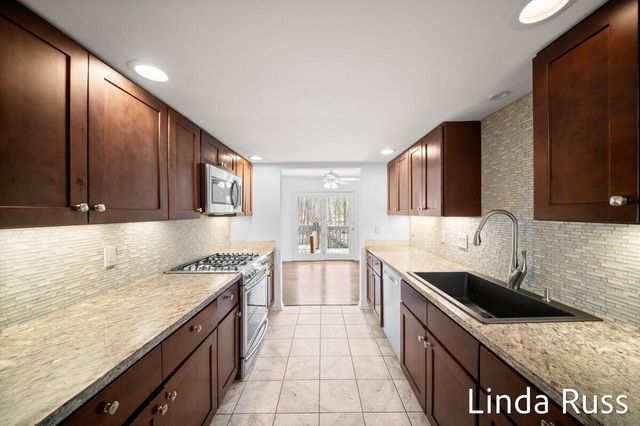 2440 E Collier Avenue SE, Grand Rapids, MI 49546